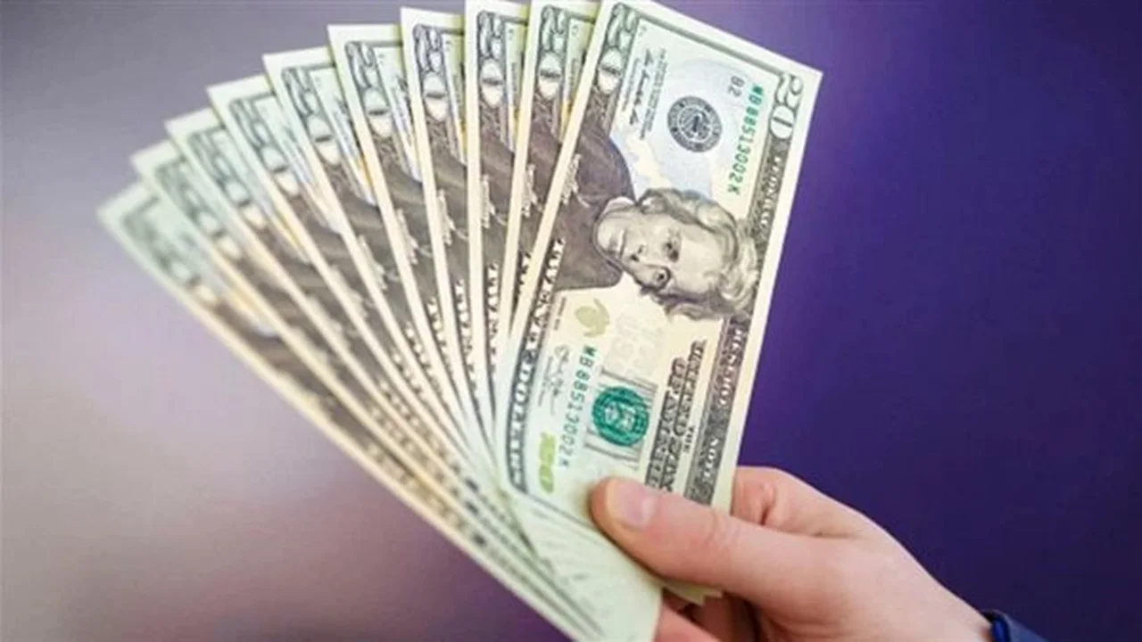 تحرك جديد بالبنوك.. سعر صرف الدولار يسجل مستويات جديدة أمام الجنيه المصري اليوم